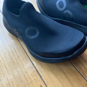 OOFOS black slip on sneakers ladies 7